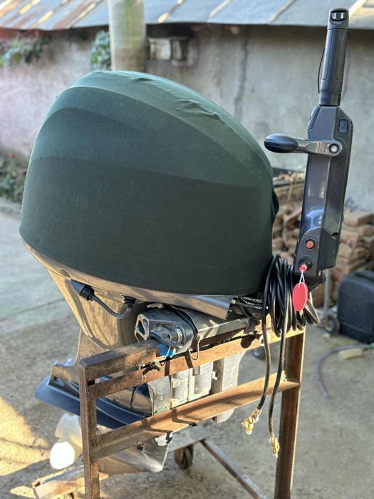 Vand schimb cu ceva mai ieftin Motor de barca yamaha 50hp 4T 2023
