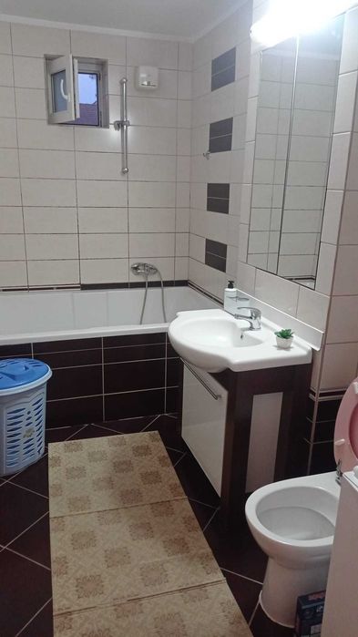 Închiriez apartament