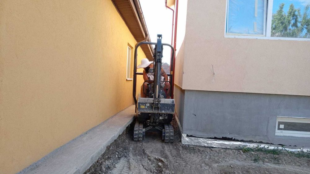 Inchiriez Miniexcavator