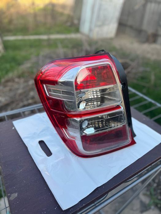 На Шевроле Кобальт Задний левый фонарь оригинал со сломанным стеклом