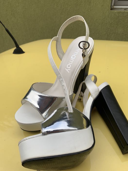 Sandale noi nr 39 Lux