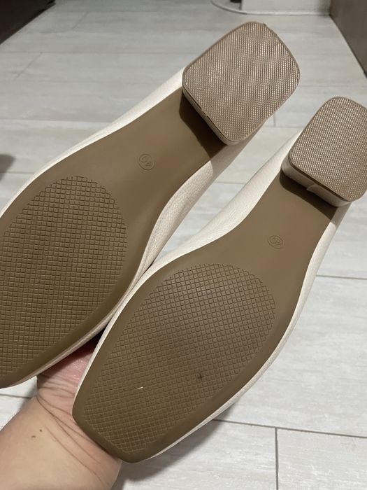 Женский оёк кийим сотилади . Янги