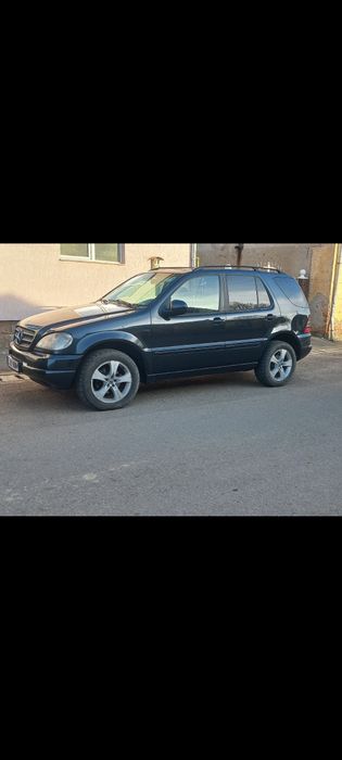 Vând Mercedes ML cutie Manuală