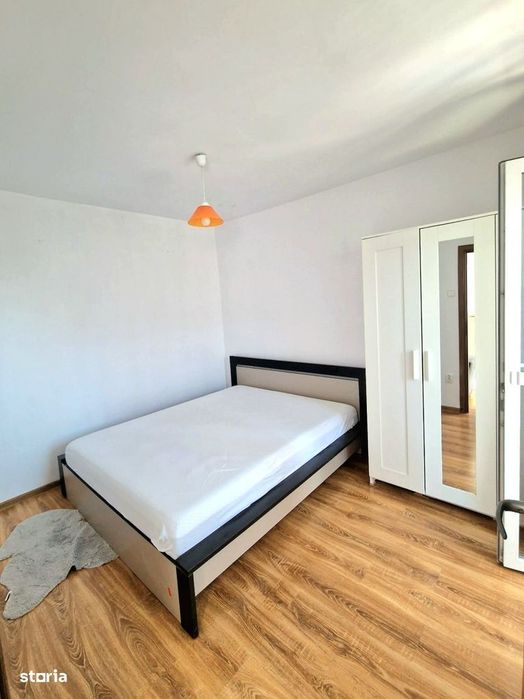 Apartament 3 camere, renovat, centrală proprie, etaj intermediar