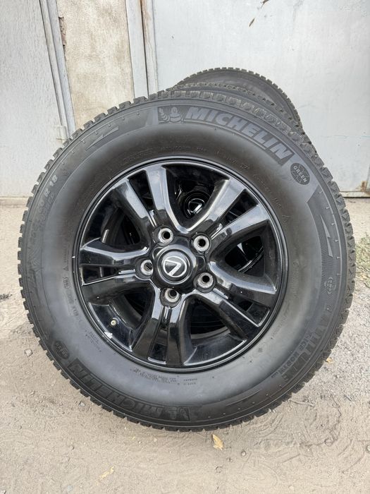 Оригинальные диски с зимней резиной Michelin.