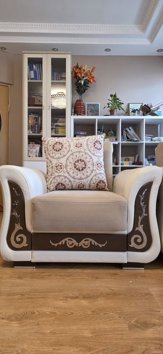 два мягких кресла