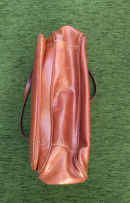 Vând geanta piele Aigner!