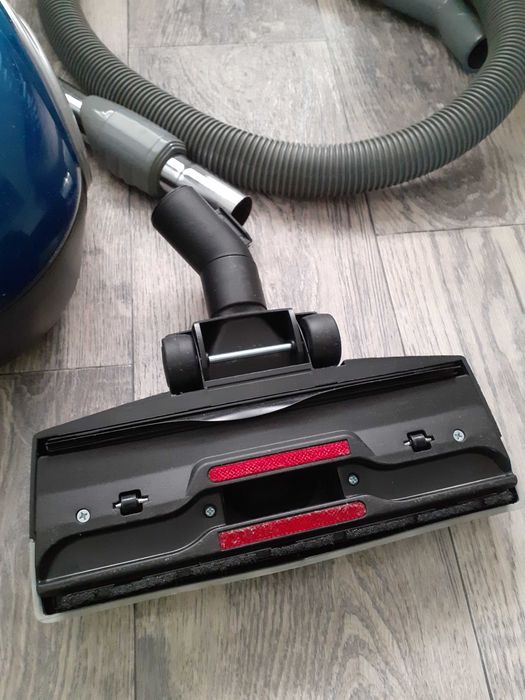 Пылесос  LG 1400