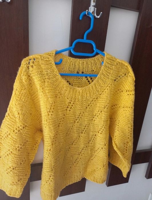 Pulovar dama de primavara/ toamna, marime 46 - 48 sau XL in stare foarte buna, foarte putin purtat.