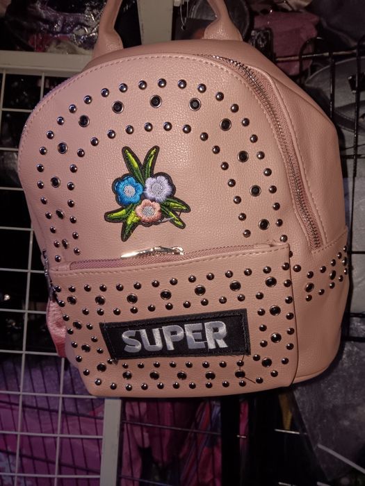 Затворен Магазин за Чанти 5-10лв.на едро