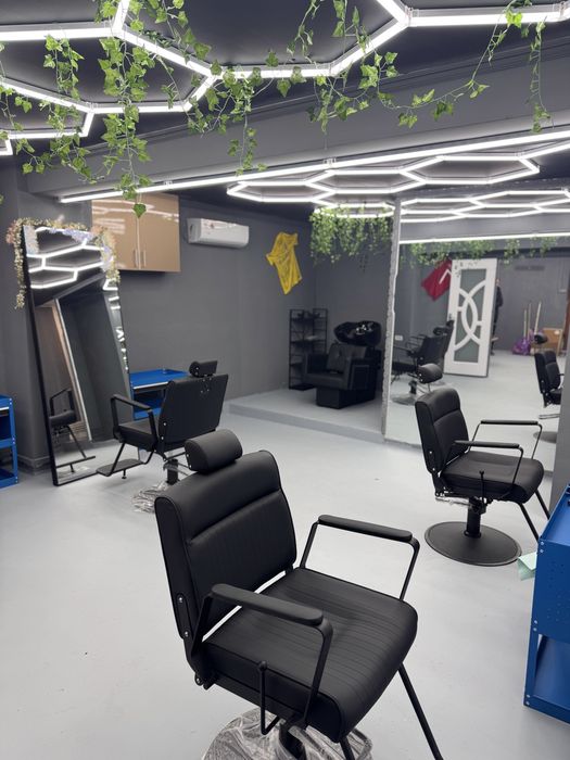 Inchiriez 5 posturi frizerie