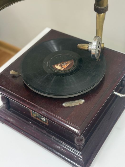 Стар грамофон His Master’s Voice