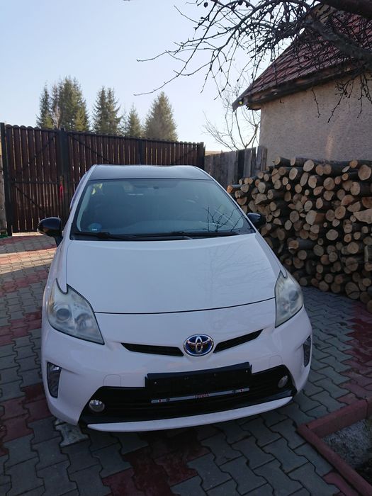 Închiriez Prius 3 gpl  uber Bolt (colantat uber)