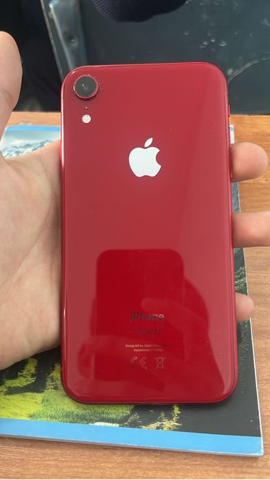 Айфон XR красный.