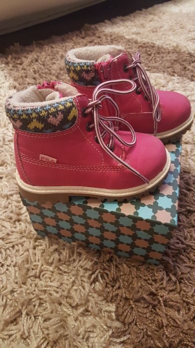 Продам детскую обувь