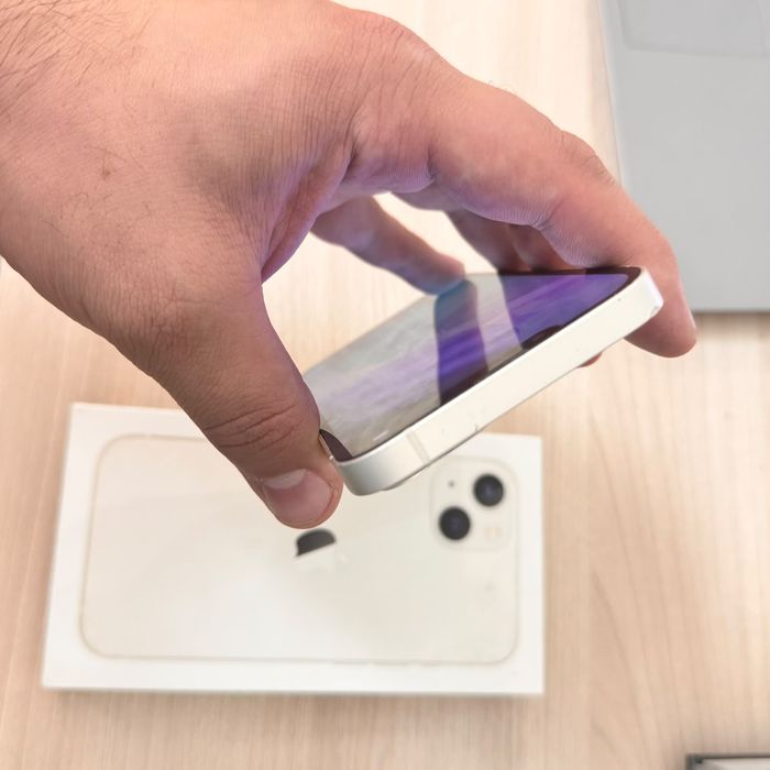 Продам Айфон 13 IPhone 13