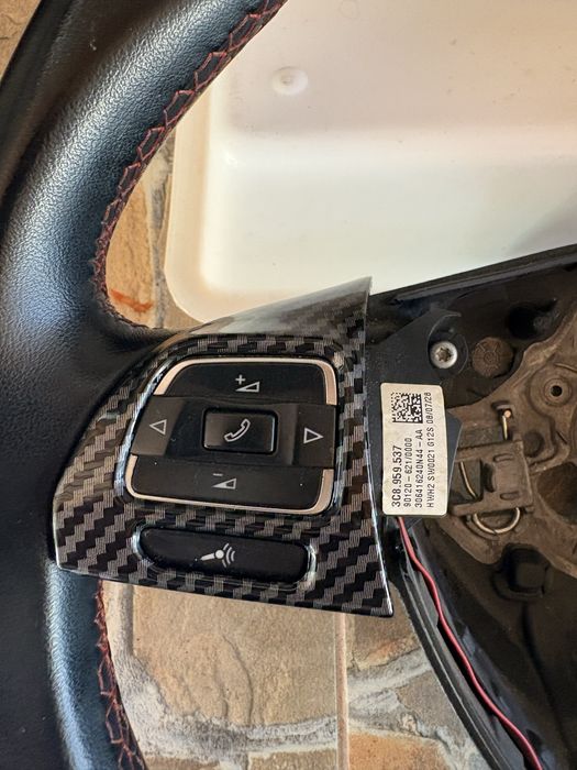 Спортен мулти волан с карбонови елементи VW Golf 6 / Passat / Jetta – Кожа, червен шев, карбон визия