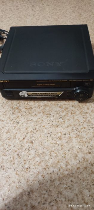 DVD  плейер. Видеомагнитофон.