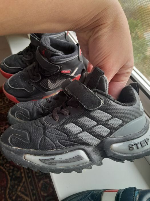 Красовки 30 размер 25.000 за каждый пару