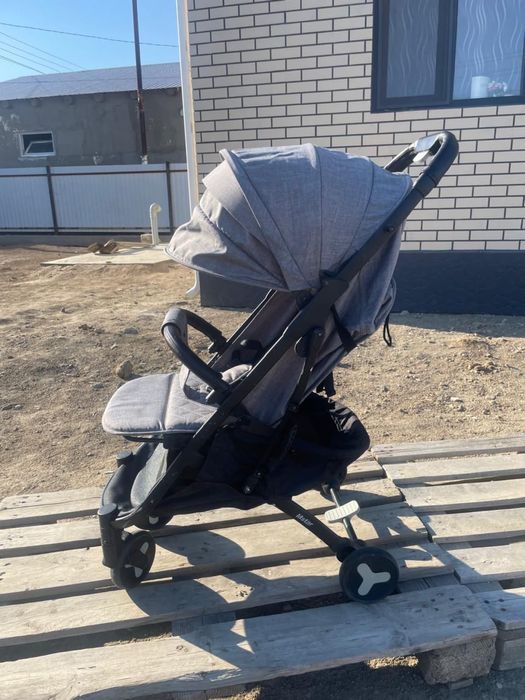 Коляска прогулочная