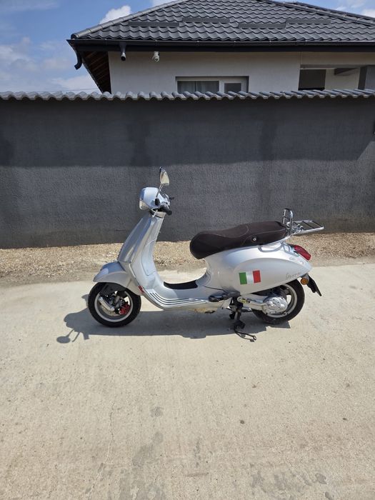 Vand Vespa Primavera fara permis