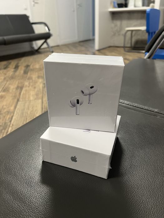 2 набора AirPods 2-го поколения