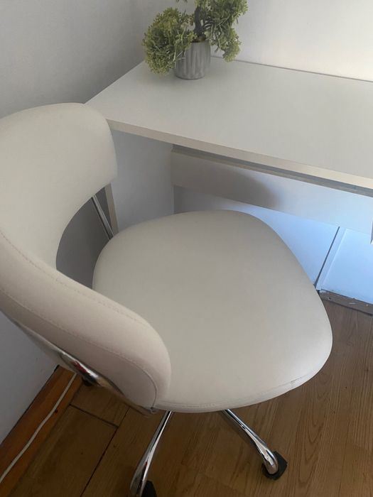 Set masă de birou cu scaun ergonomic