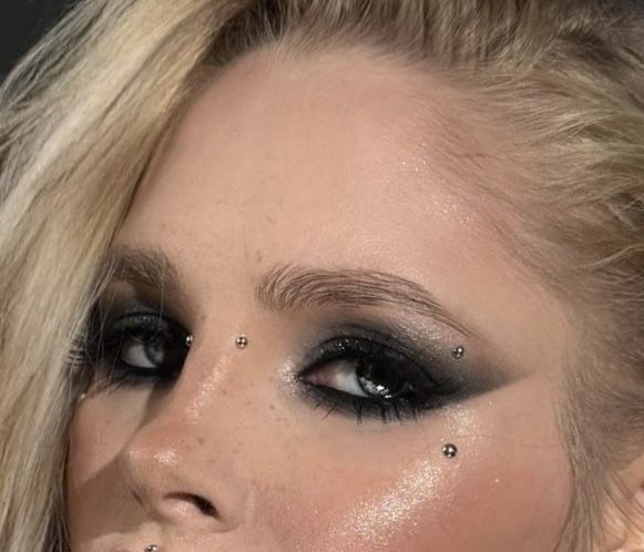 Make-up & Sprâncene Perfecte – Deplasare la locație