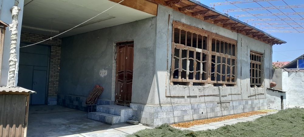 Самарканд вилояти Иштихон шахарда 2 хоналик 7 сотих уй сотилади срочна