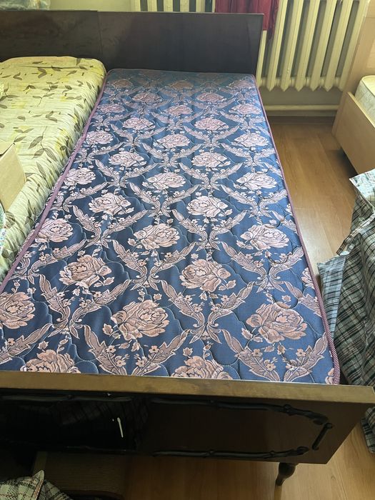 Недорого продаем б/у спальный гарнитур