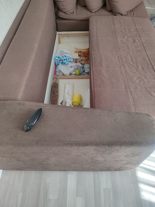 Продам зальный уголок