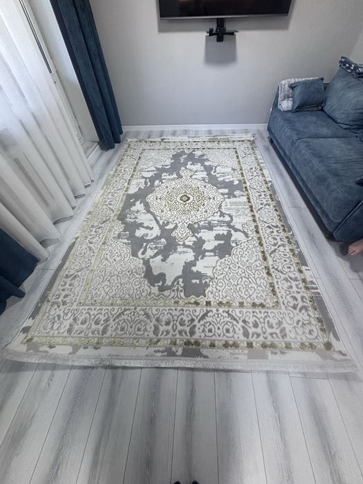 Продам ковер,светлый,красивый