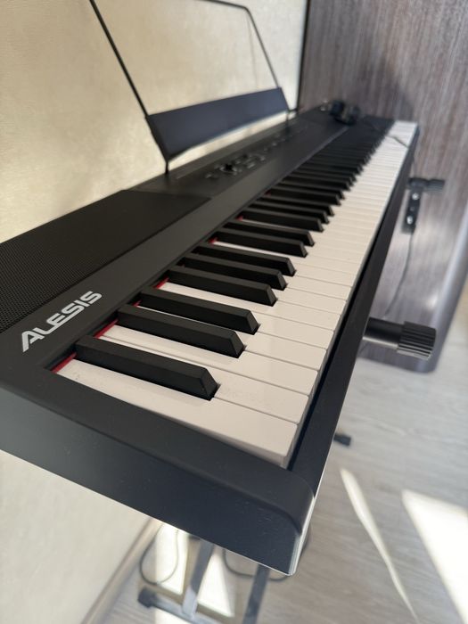 Продам Пианино alesis recital