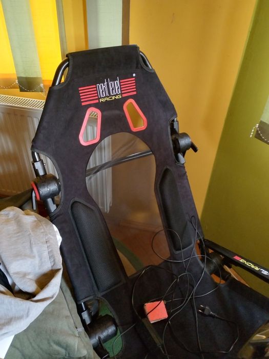 Cockpit gaming volan thrustmaster cu pedale,scaun și schimbător