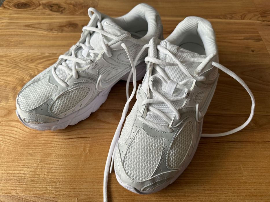 Маратонки Nike RnR v5