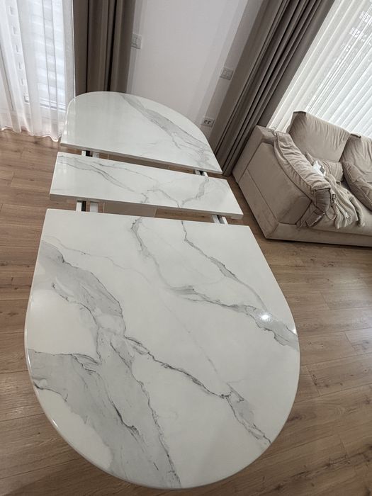 Masa de dining extensibila ovala si 4 scaune