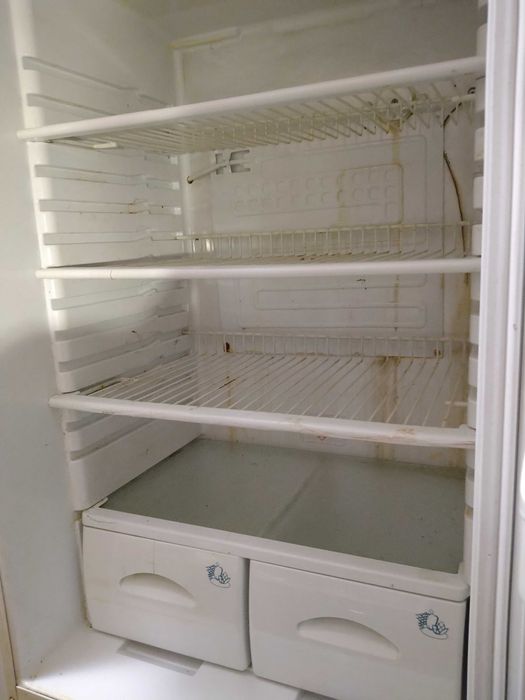 Хладилник с фризер Indesit