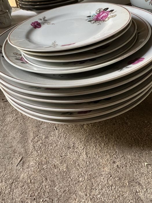 Посуда , тарелки,чашки,супница