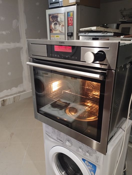 Мултифункционална фурна AEG Competence Конвектомат Steam