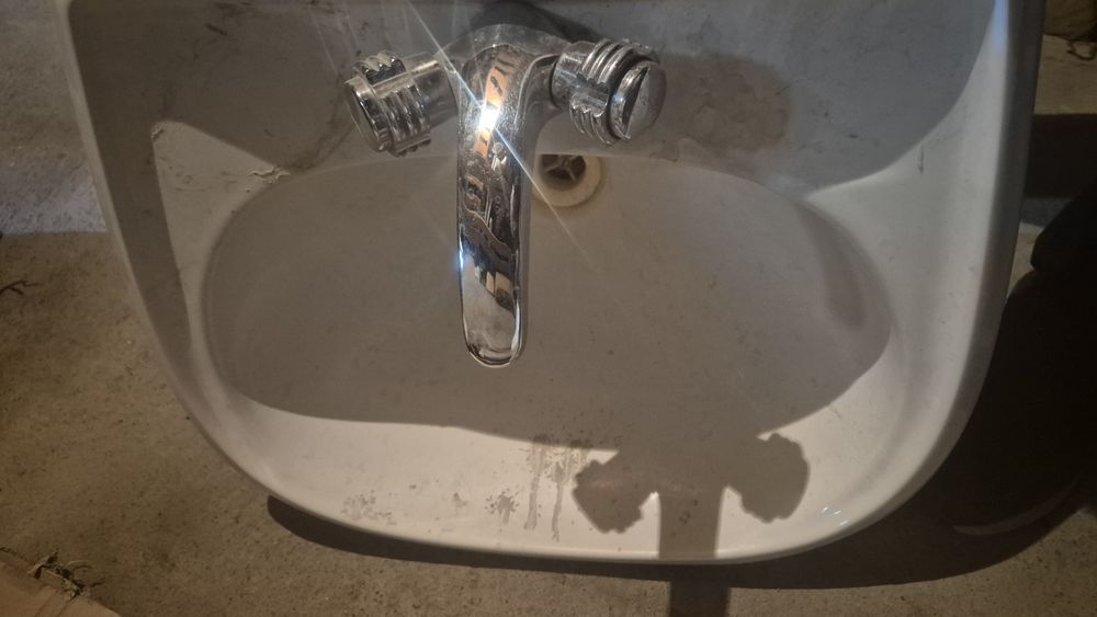 Раковина с ножкой