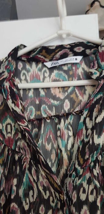 Продавам риза на марката ЗАРА и летен топ на марката Desigual