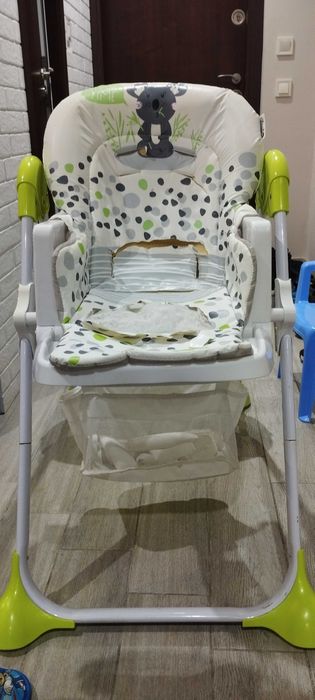 Продавам бебешко столче за хранене