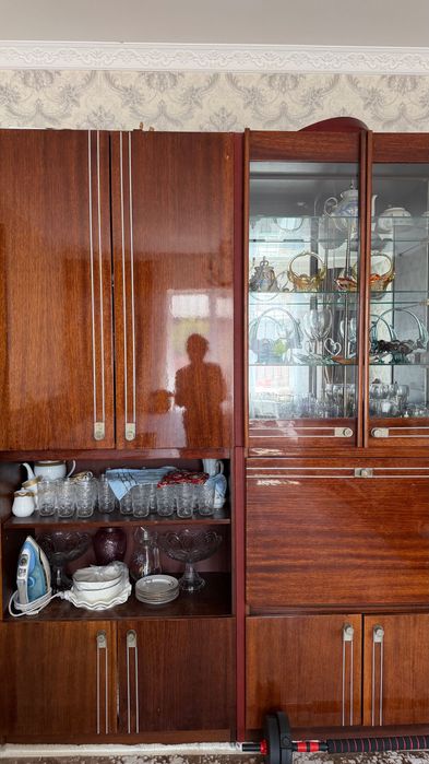 Продам легендарную стенку сервант