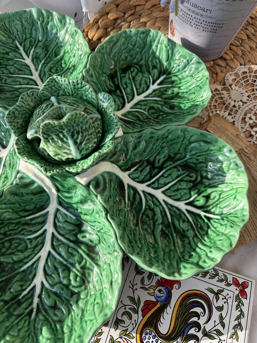 Голямо плато за предястия, портогалска майолика от Bordallo Pinheiro