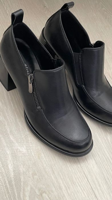 Продается женский обувь