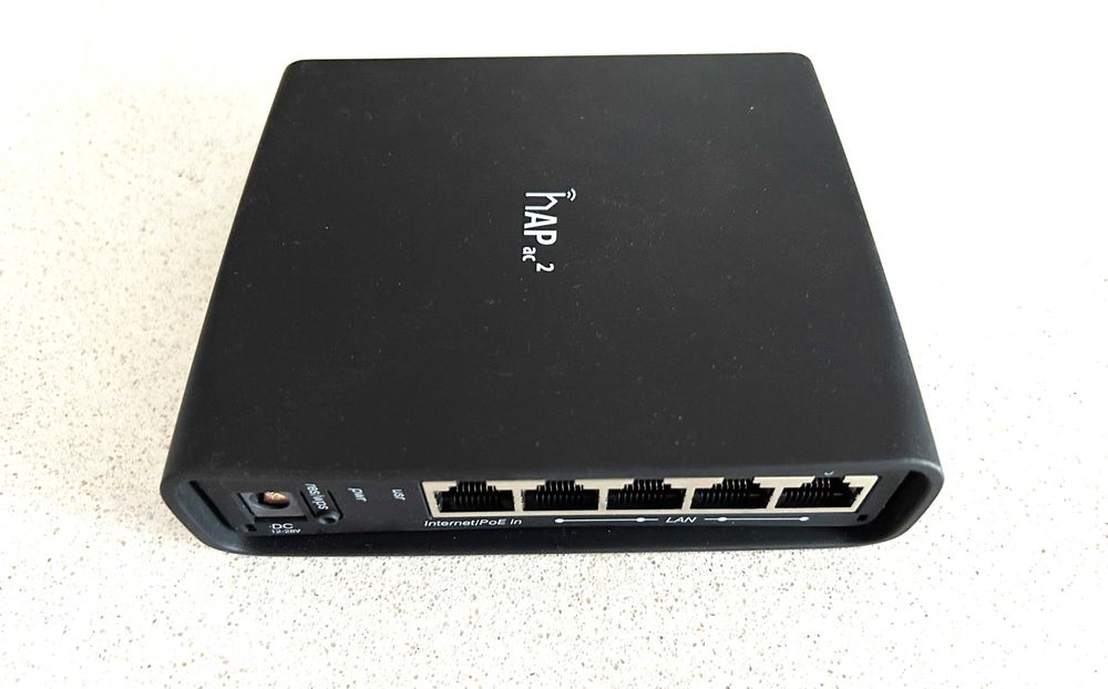 Продавам WiFi рутер MikroTik HAP ac2 като нов