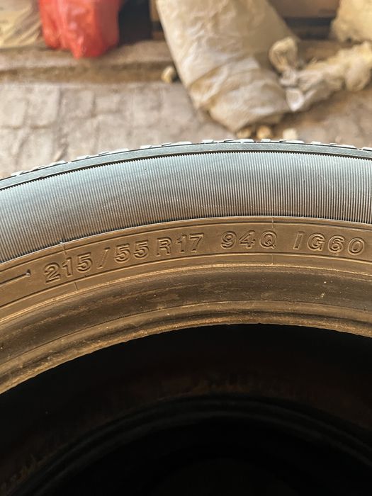 Продам комплект шин 215/55/R17
