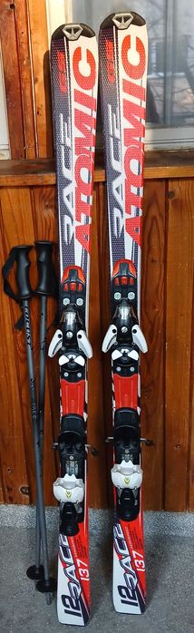 Ски Atomic 135 см със ски автомати Salomon и щеки / втора употреба