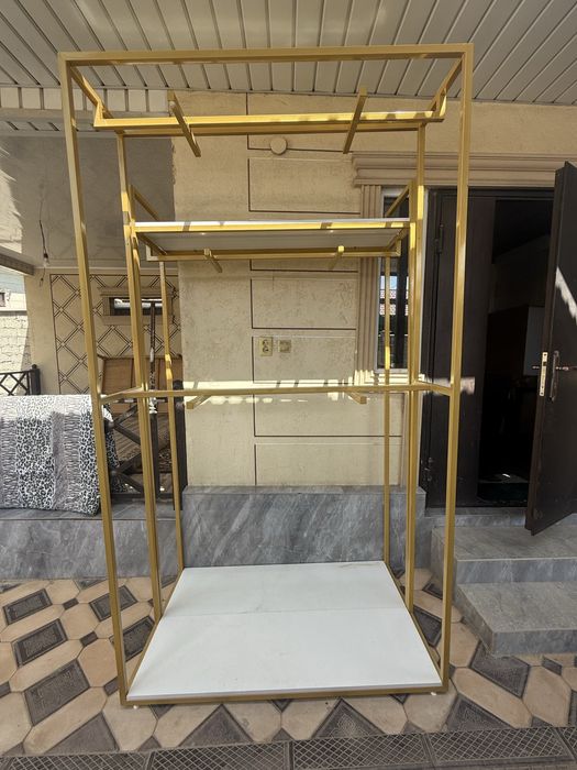 Полки, стеллажи для одежды