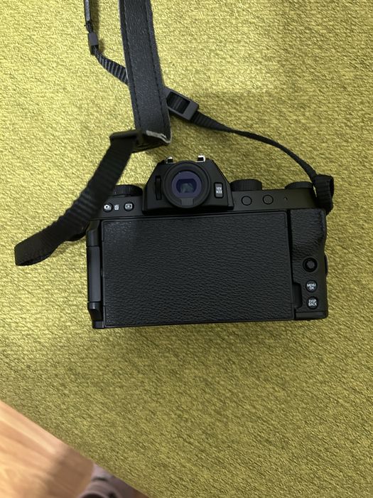 Fujifilm X-T200  24.2 MP Kit cu Obiectiv 15-45mm Black